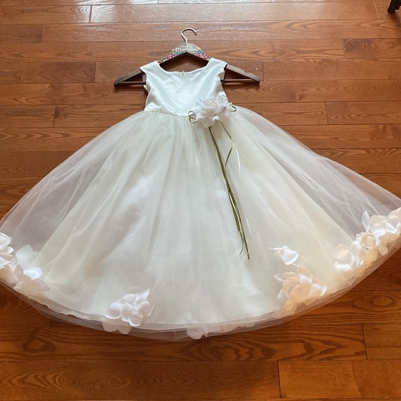 🌸Stunning Kids Dream flower girl/formal/first communion girls gown size 5/6. - Picture 10 of 16